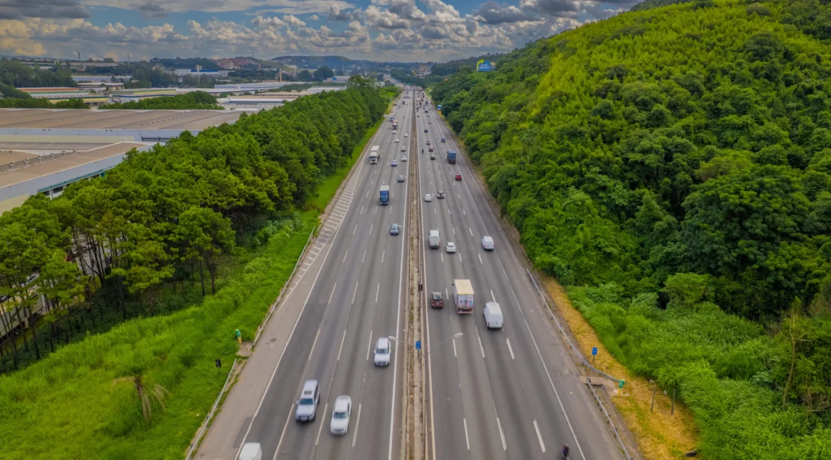 Feriado deve levar 1 milhão de veículos à Castello Branco; veja horários de pico