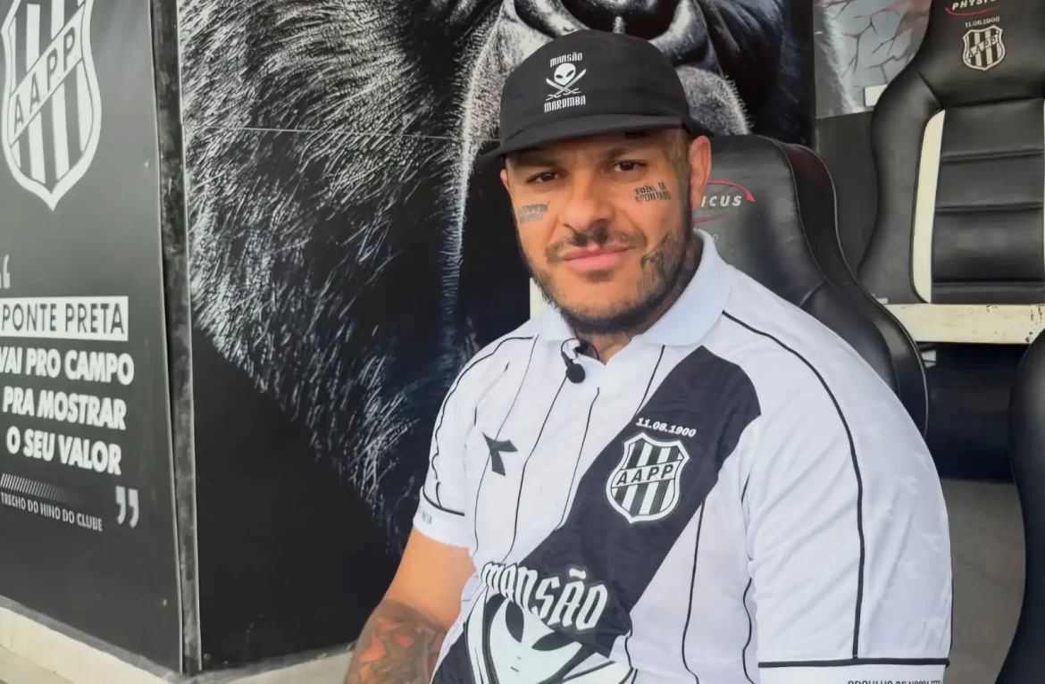 Toguro posa com camisa da Ponte Preta e fala em parceria mas clube nega acordo