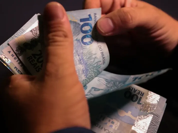 Renda média do brasileiro alcança maior valor da história