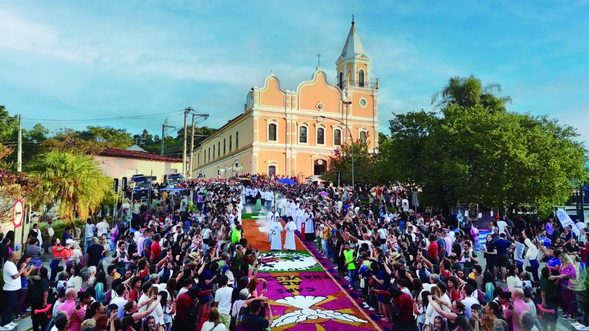 Santana de Parnaíba espera 30 mil visitantes para Corpus Christi com tapete de 850 metros