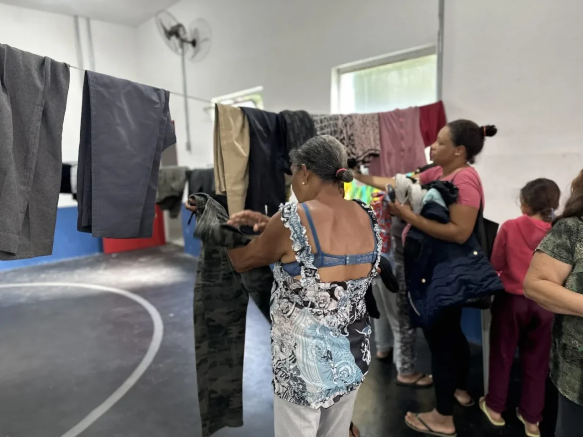 Cajamar realiza Varal Solidário e distribui roupas e agasalhos para famílias