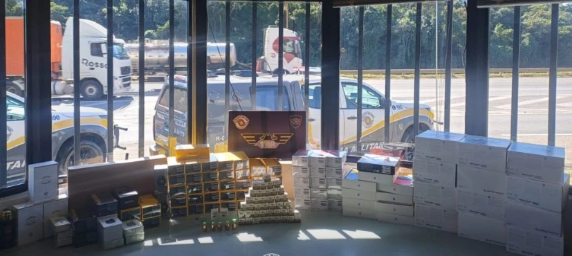Policiais Rodoviários apreendem carga de R$ 345 mil com celulares, anabolizantes e medicamentos na Castello Branco