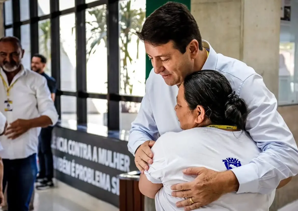 Elvis Cezar amplia cartão alimentação e inclui mais 2 mil servidores em Santana de Parnaíba