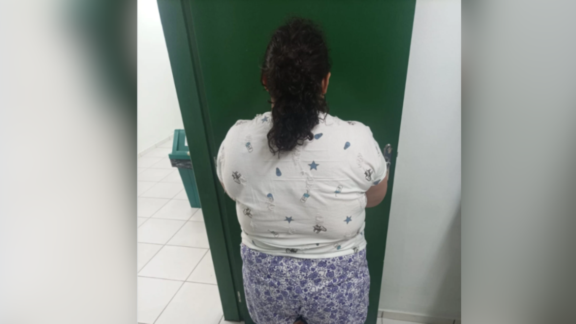 Mulher de 37 anos é presa após fingir ser adolescente e ser acolhida por família por mais de um ano