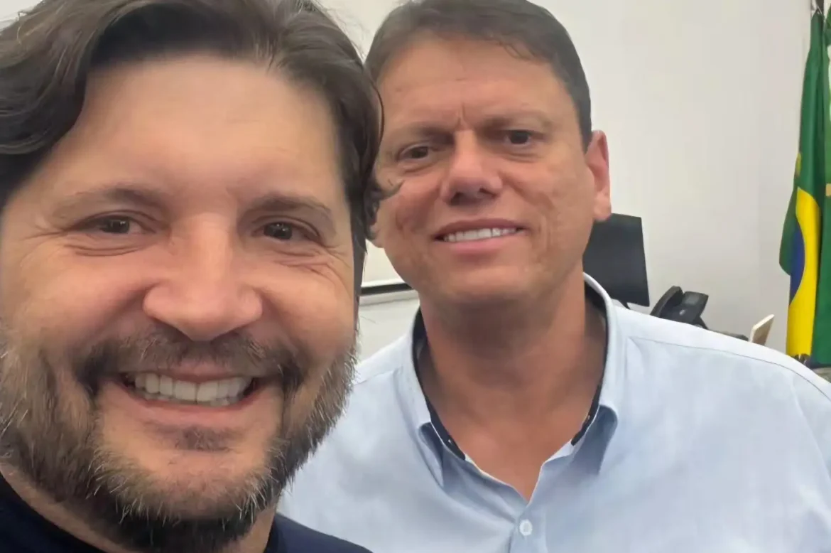 Tarcísio reafirma apoio à pré-candidatura de André do Prado ao Senado durante agenda em Barueri