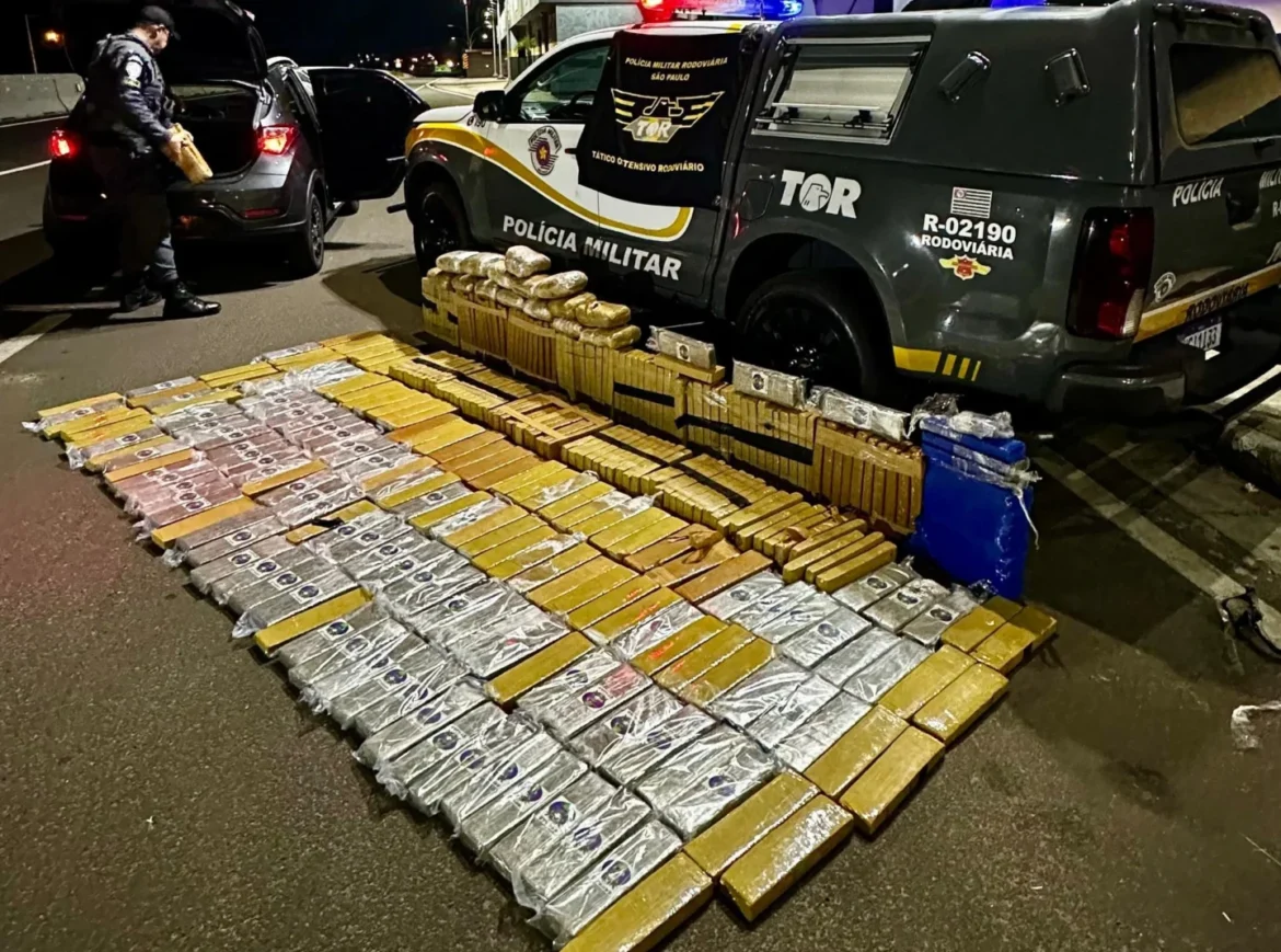 PM Rodoviária apreende quase 350 kg de drogas em carro no interior de SP