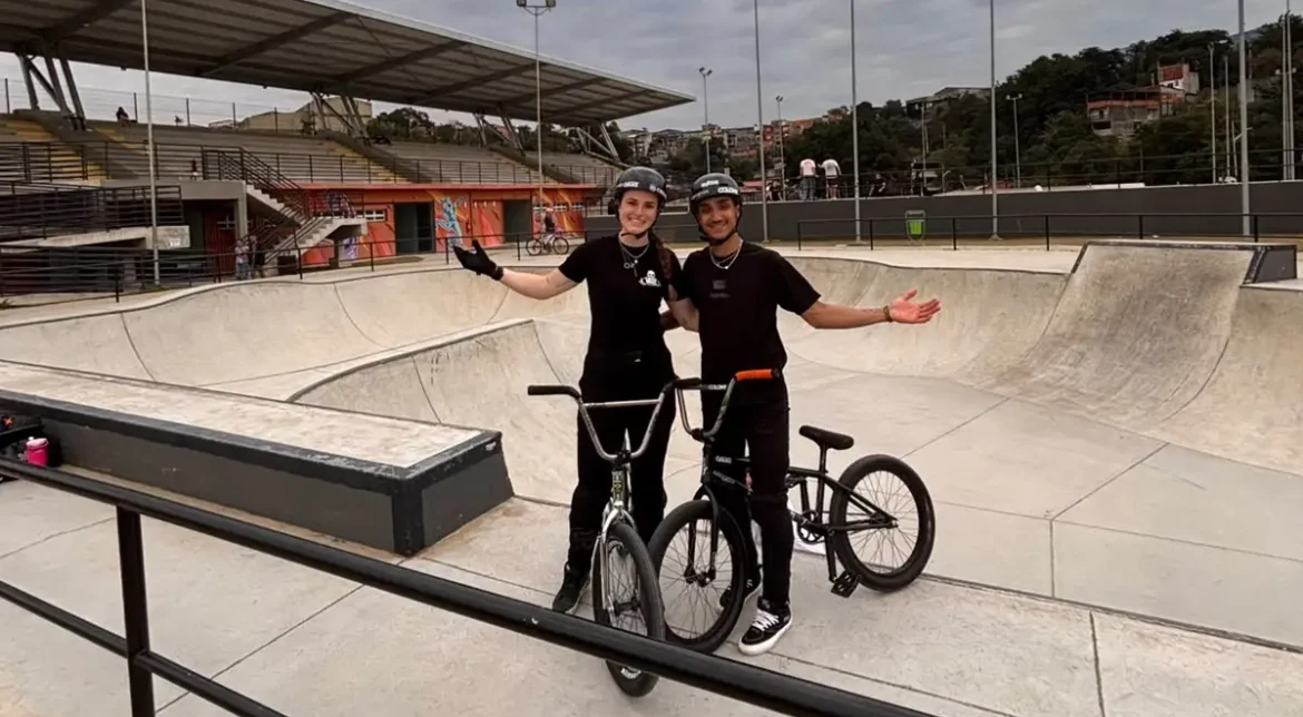 Pentacampeões do BMX visitam pista do Parque da Juventude de Barueri