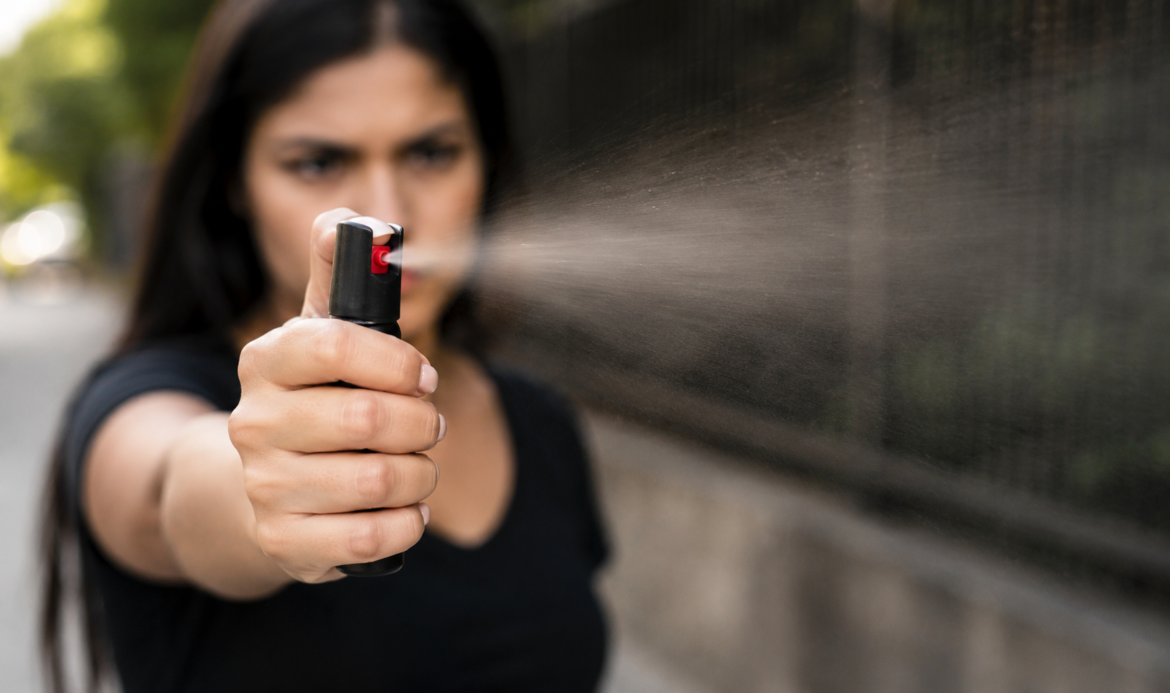 Nova lei autoriza mulheres a comprar spray de pimenta para defesa pessoal