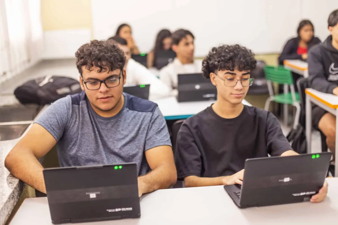 SP oferece 2.565 vagas de estágio para alunos do Ensino Médio