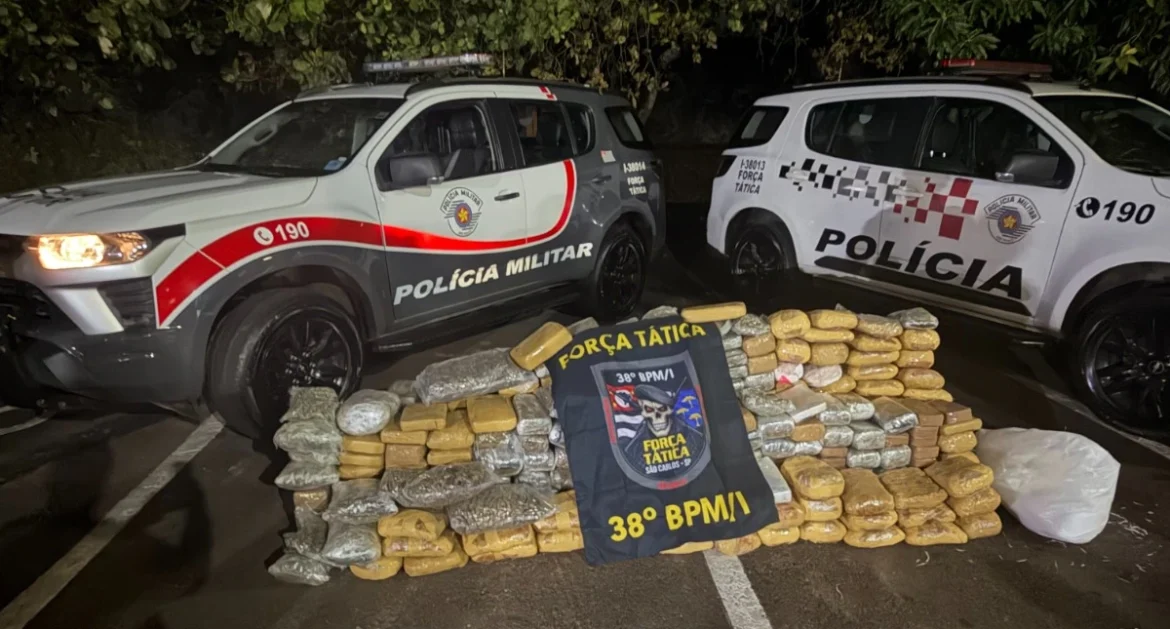 PM apreende 312 kg de drogas e prende dois no interior de SP