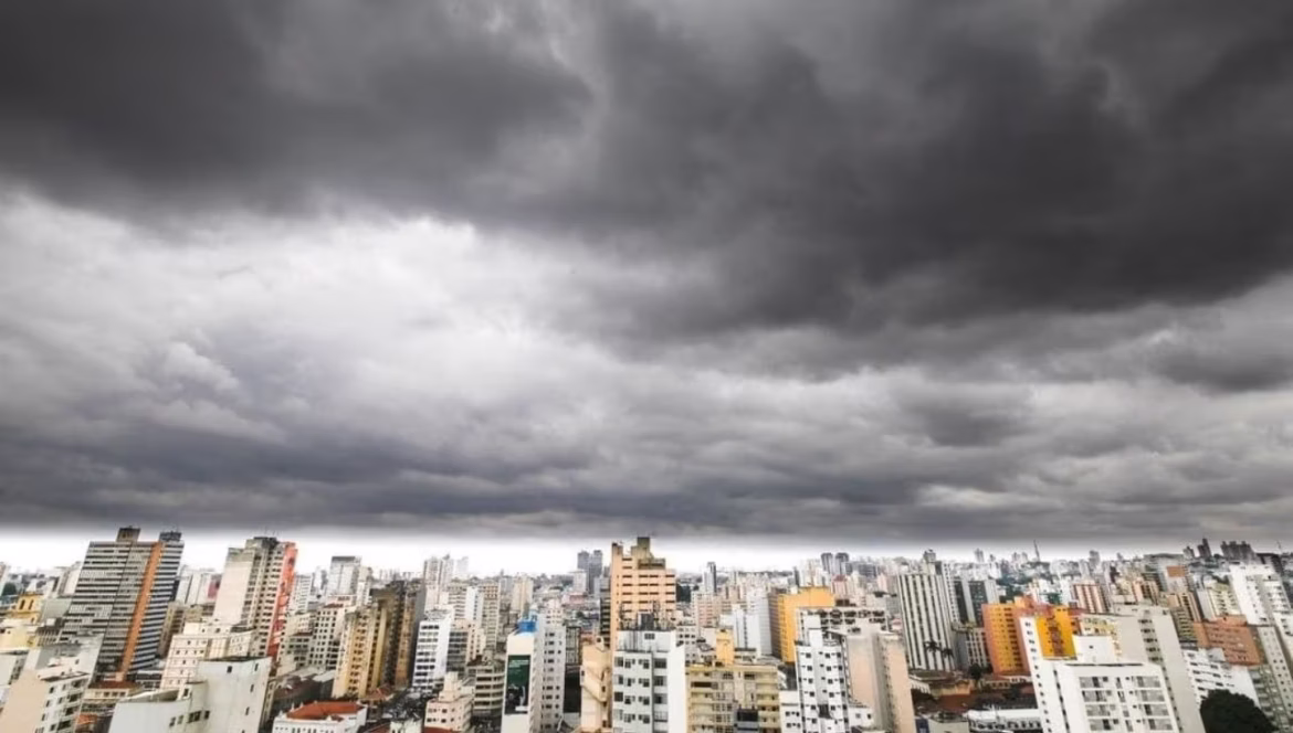 SP terá ventos de até 100 km/h e Governo instala gabinete de crise