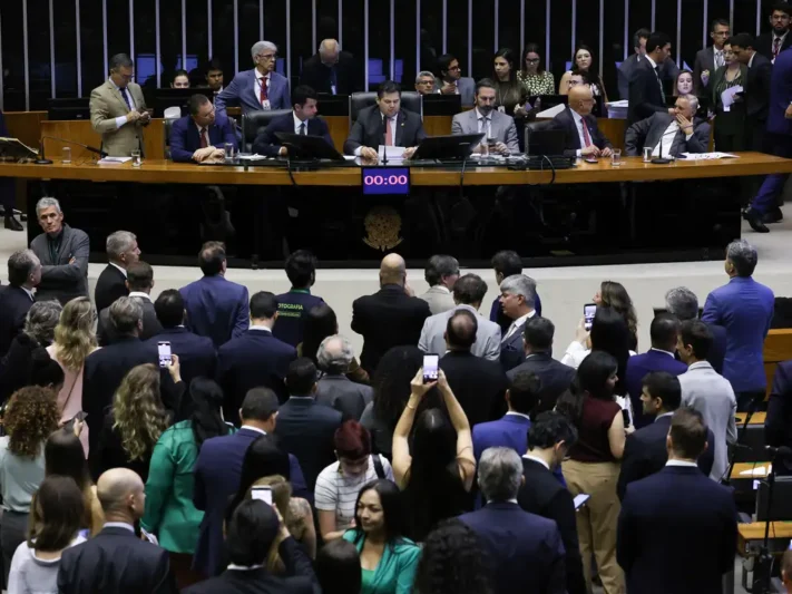 Congresso pode votar fim da escala 6×1 e outras pautas nesta semana
