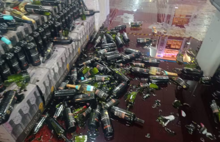 VÍDEO: homem quebra vinhos e causa prejuízo de R$ 60 mil em SP