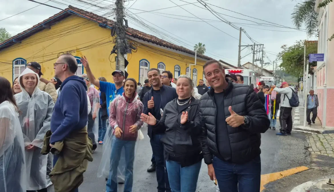 Bruna Furlan participa da Marcha para Jesus em Santanade Parnaíba