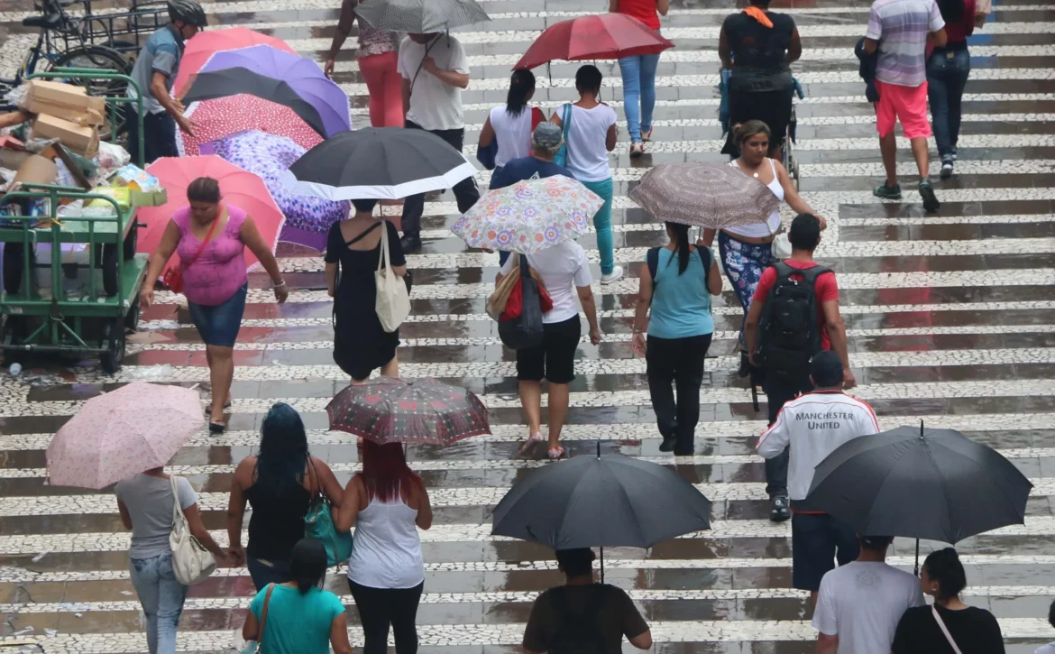 Frente fria traz temporais e ventos de até 75 km/h em SP