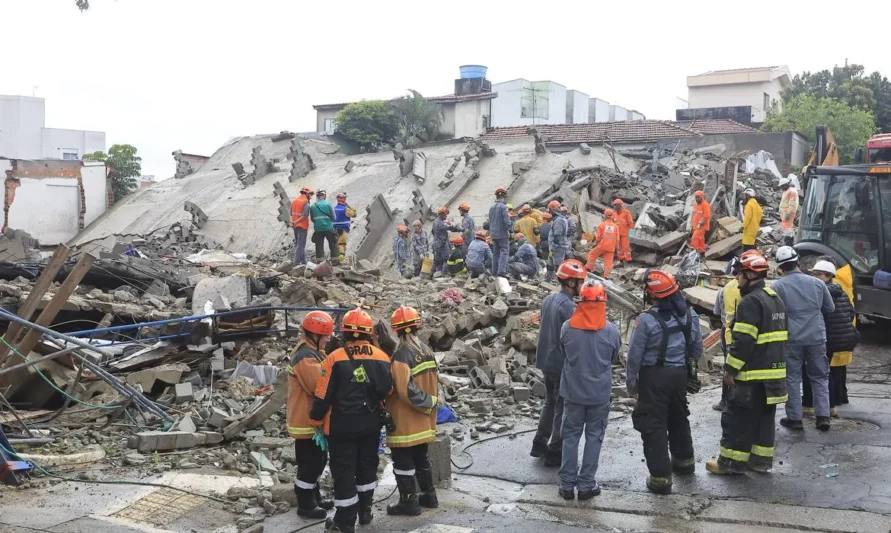 Desabamento na Penha deixa seis mortos; buscas são encerradas