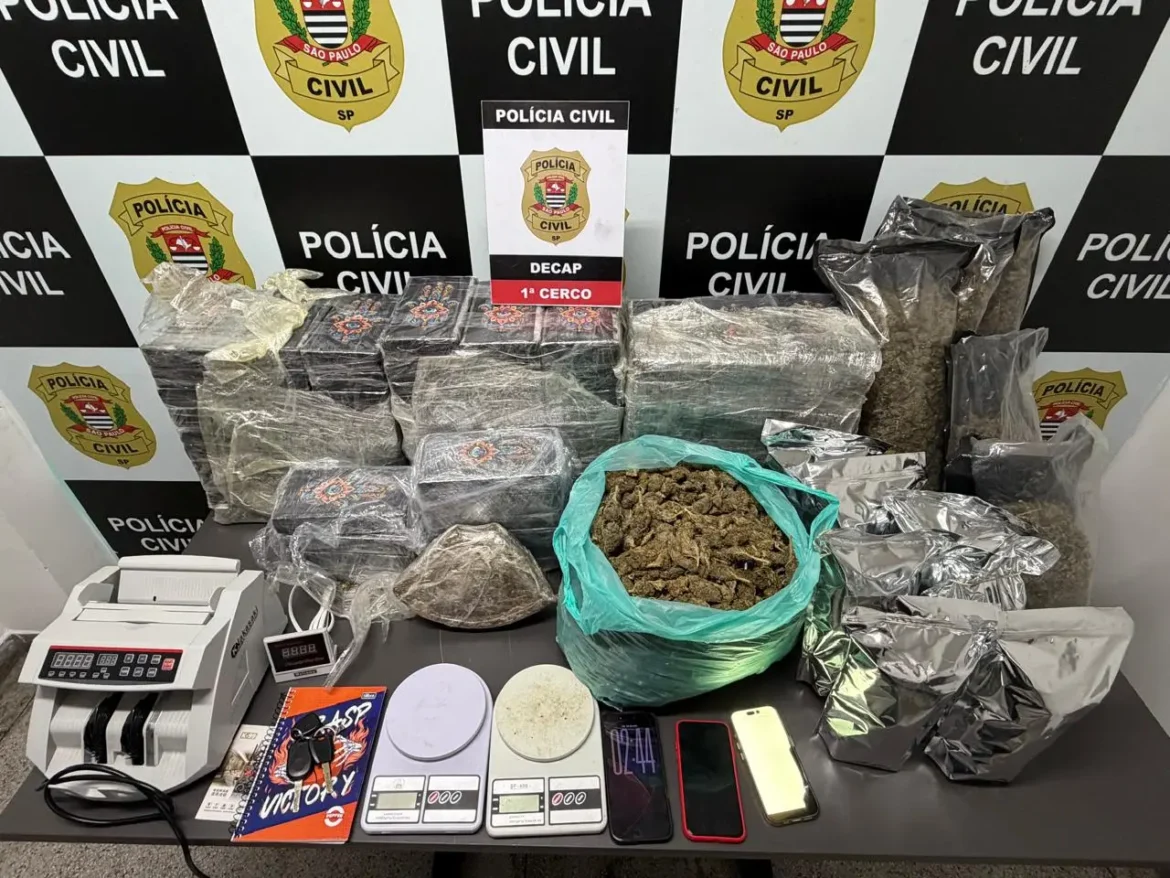 Polícia apreende 120 kg de drogas e prende dois em São Paulo