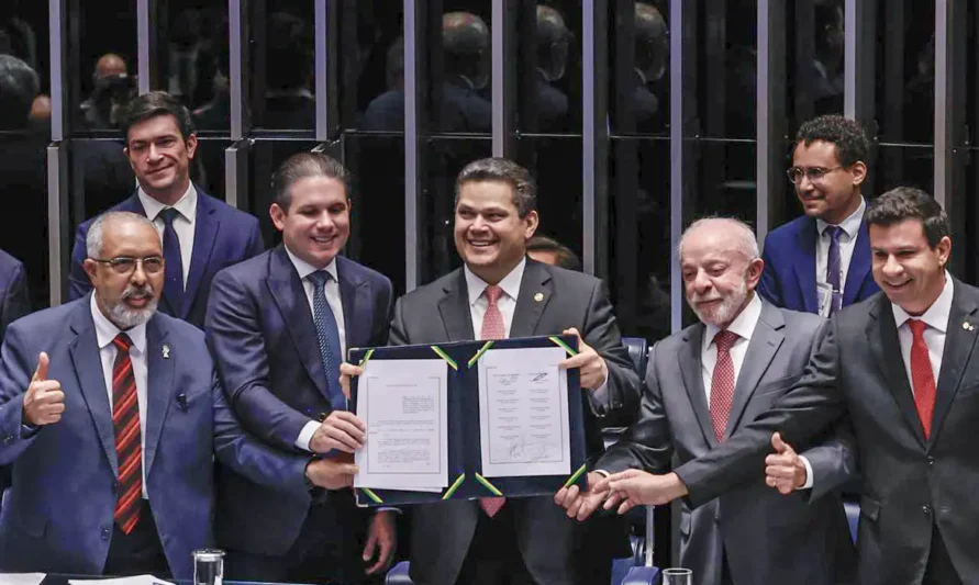 Congresso promulga fim da escala 6×1; veja quando muda