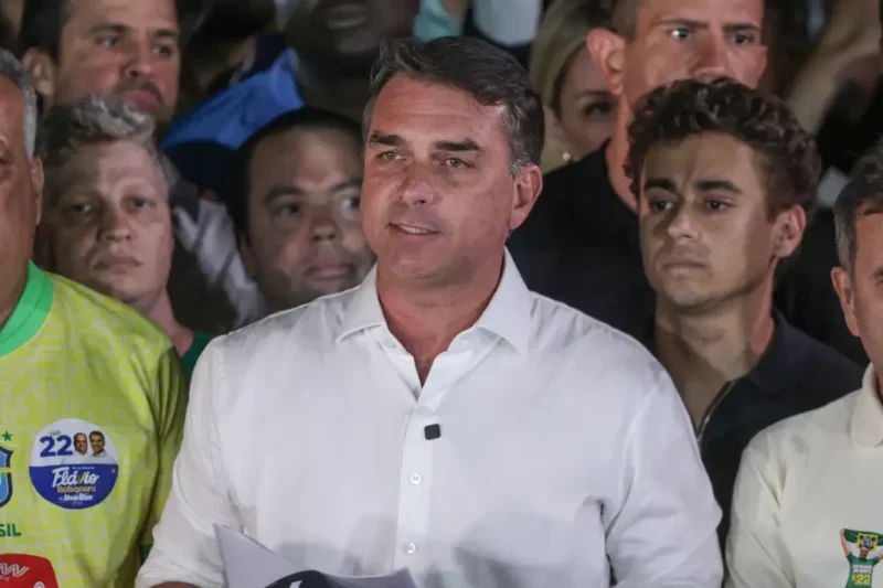 Flávio contesta eleição em carta e diz que liderará oposição dos EUA