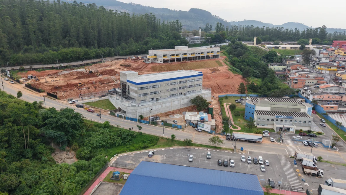 Santana de Parnaíba amplia escolas e constrói novas unidades
