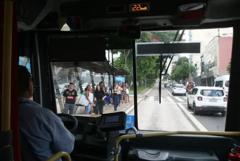 Paralisação de ônibus afeta 267 mil passageiros na zona sul de SP