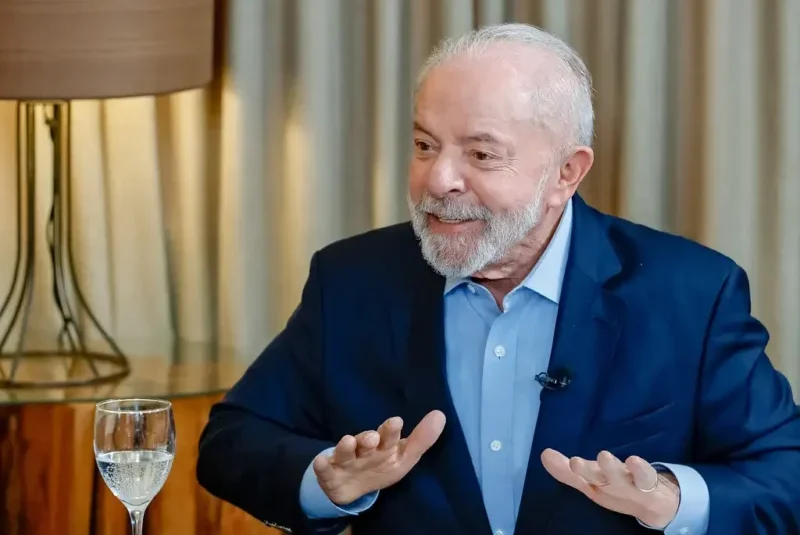 Lula anuncia abertura de sigilos e desafia Flávio Bolsonaro