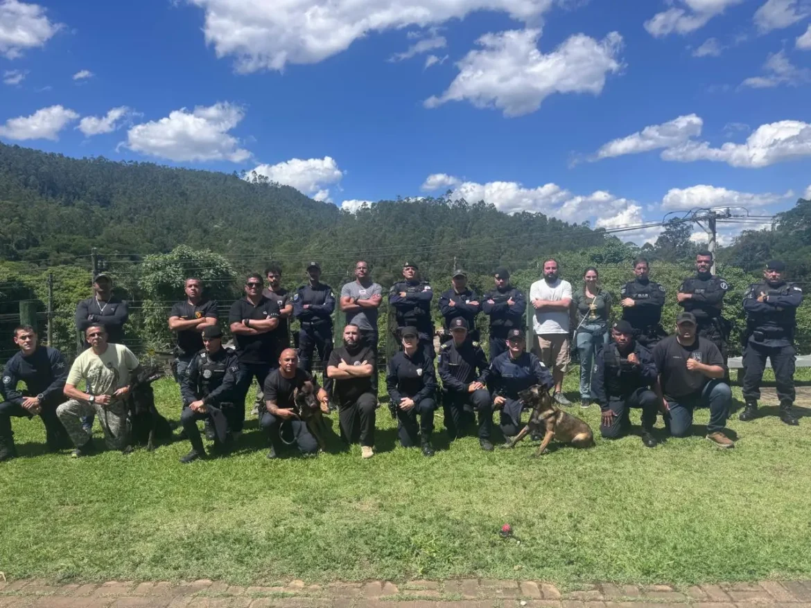 Cajamar recebe treinamento com cães policiais e forças da região